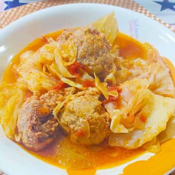 キャベツと肉団子のトマト煮